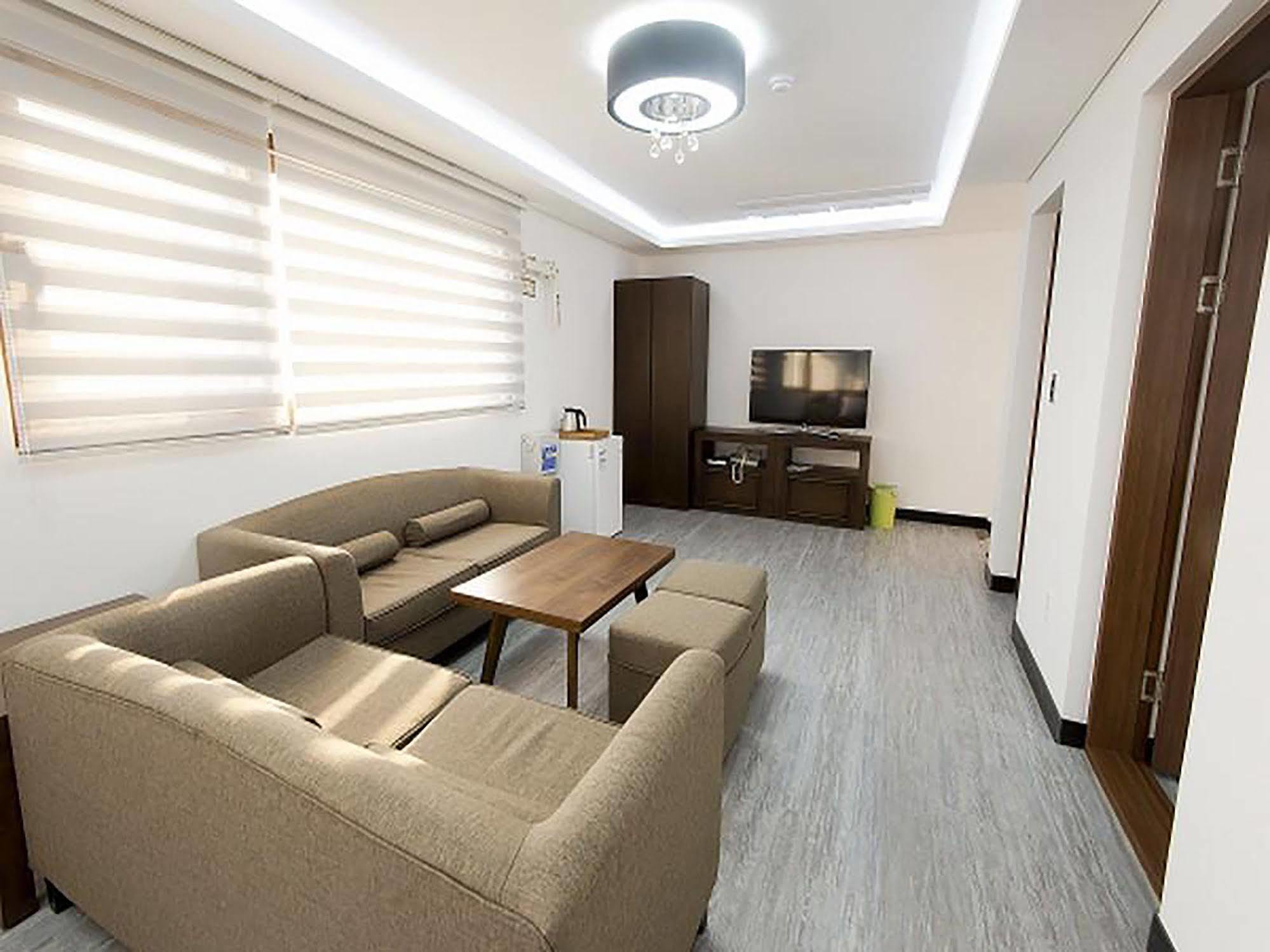 เดอะ เซริ รีสอร์ต Hotel ซอกวีโพ ภายนอก รูปภาพ
